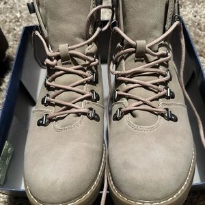 Universal Thread Kelly Boots